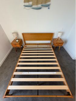 Whitman Low Profile Mid-Century Modern Platform Bed (Queen)