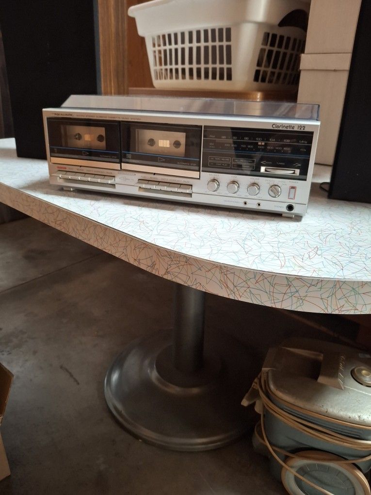 Vintage Stereo With Speakers