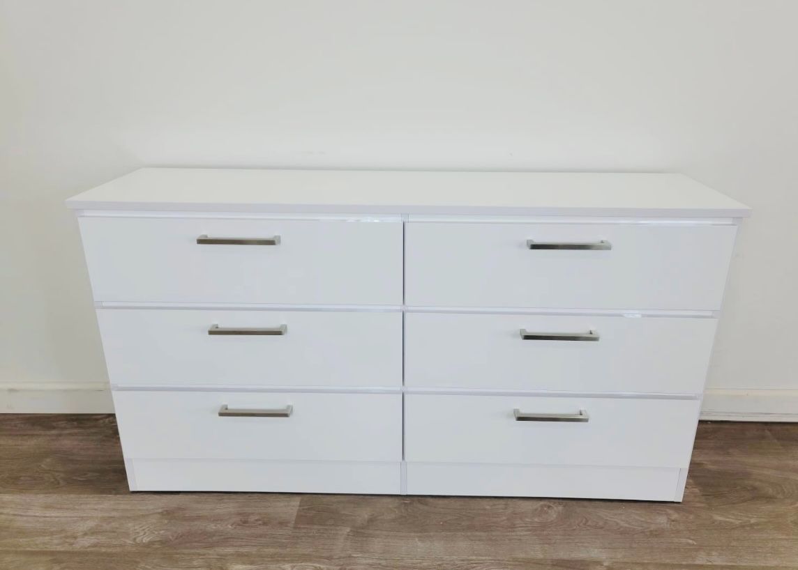 Dresser with mirror glossy white