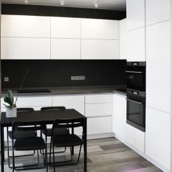 Custom Kitchen Cabinets 