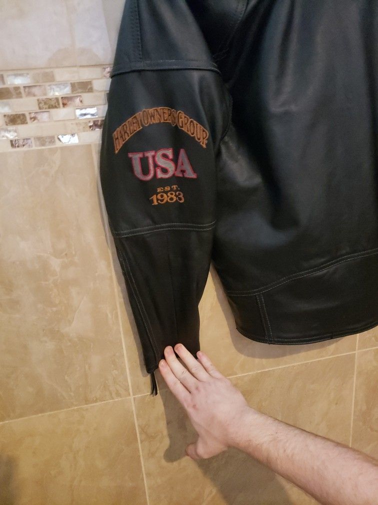 Womens Harley Owners Jacket. It's a VINTAGE STYLE fully insulated Jacket. BEAUTIFUL-NEVER WORN. Costs $800 at the Harley dealerships. Original Tag
