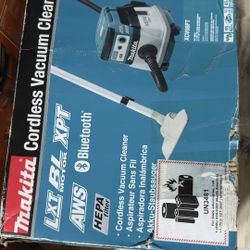 Makita XCV08PT Cordless Vacuum – HEPA, Bluetooth, Dual Battery Kit (BRAND NEW) 