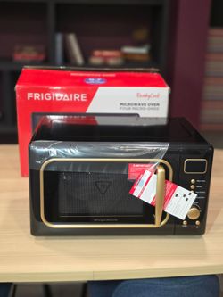 FRIGIDAIRE RETRO 0.7 cu. ft. Retro Microwave, Black-Gold - Apartments / Airbnb / Student