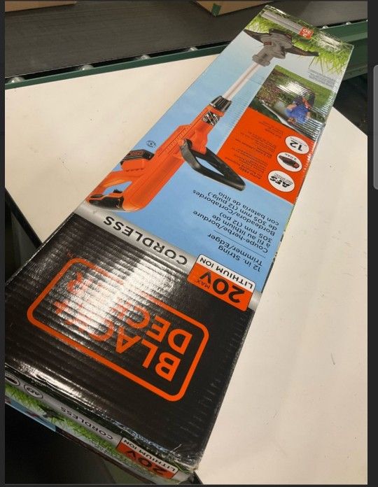 BLACK+DECKER 20V MAX Lithium 12 inch Trimmer/Edger (LST300