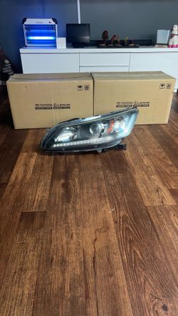 2013-2015 Honda  Accord Sedan left Driver side  Halogen W/Led DRL Headlight OEM
