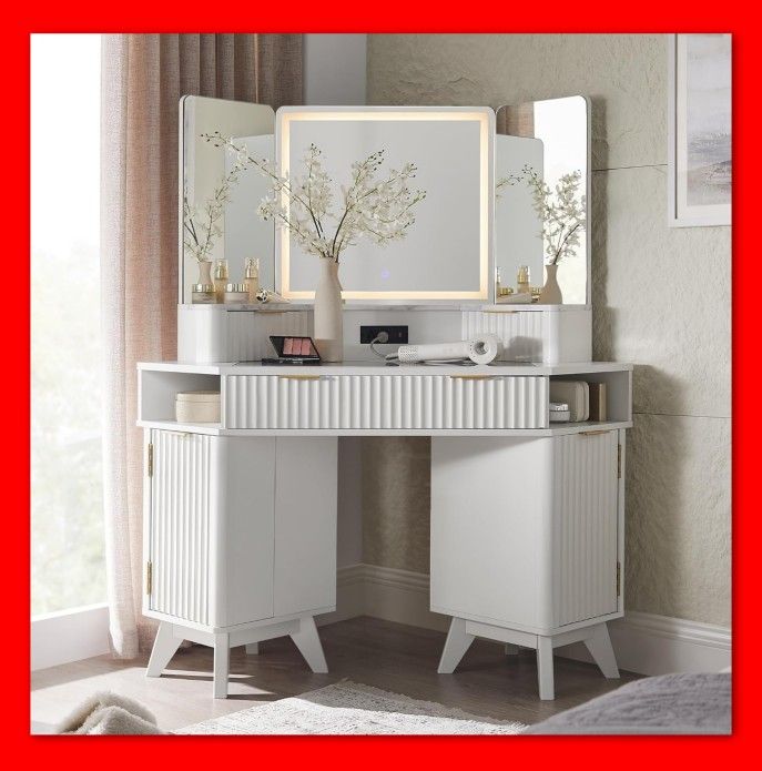 Fluted Makeup Vanity Desk with 3 Way Mirror and Lights ☆ BRAND NEW IN BOX ☆ MIRROR CRACKED