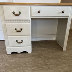 Desk Good Condition 30”H X 40” L X 18” Deep