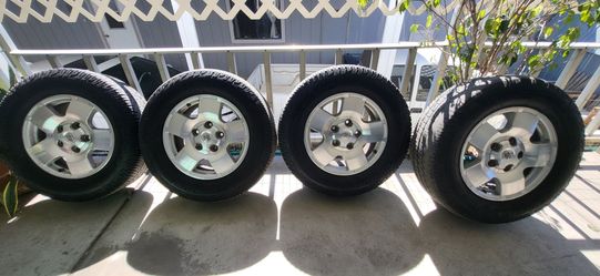 2013 Toyota Tundra 18 inch aluminum wheels (tires are no good)