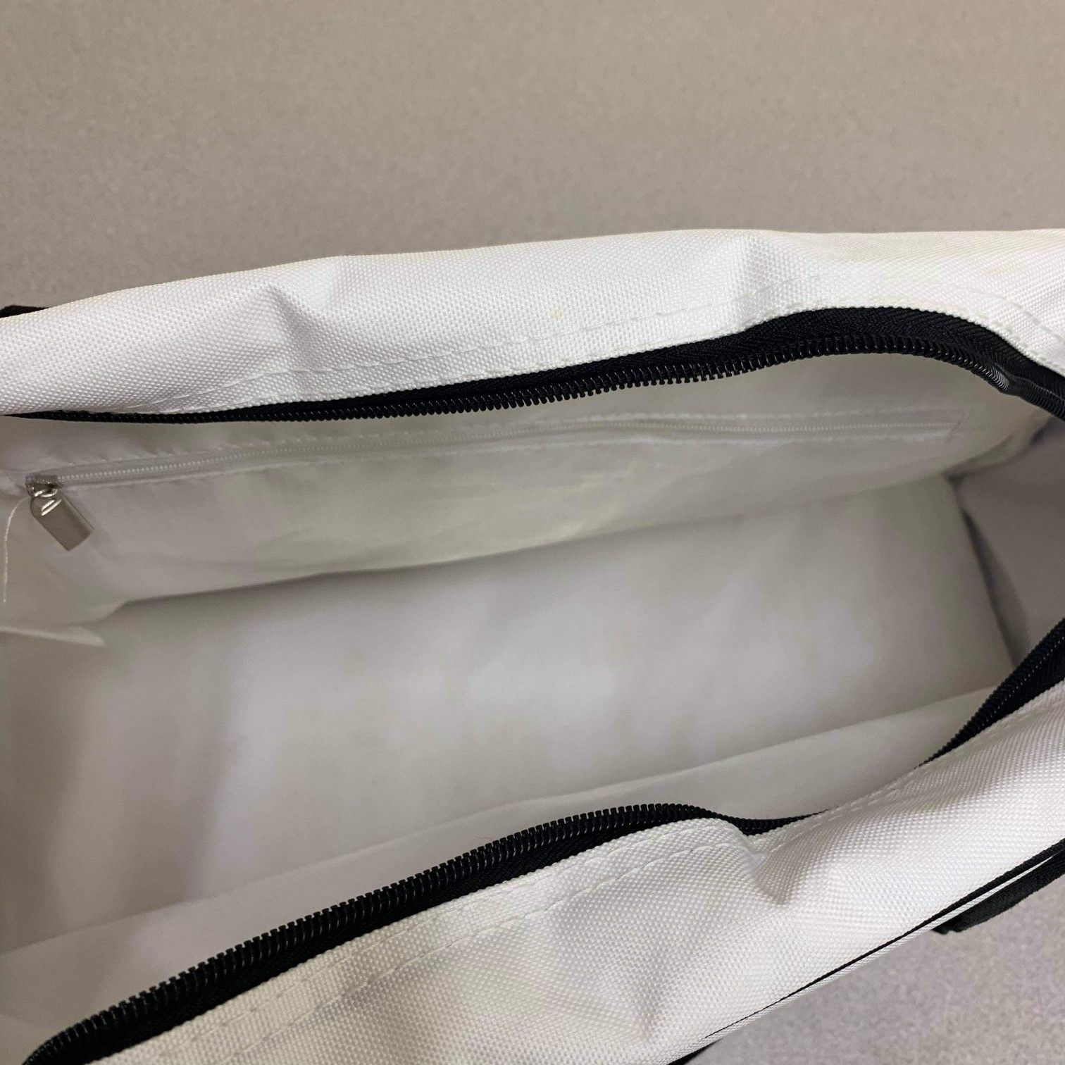 LACOSTE AUTHENTIC LARGE ALLIGATOR LOGO LAPTOP MESSENGER BAG