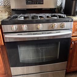 Samsung  Gas Stove With Center Grill Feature 