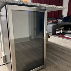 HomeLabs Mini Refrigerator/mini fridge
