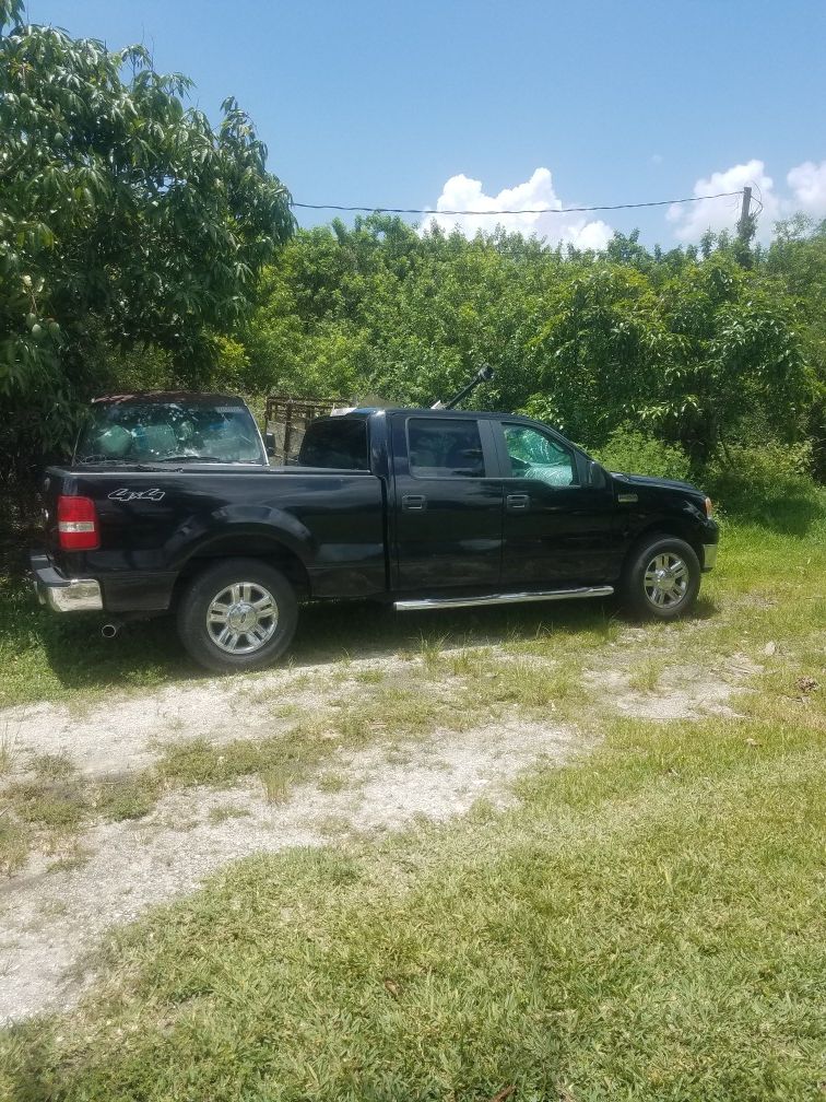 Canadian made Ford F150 XLT, 330,000 kilometers or 227,000 miles.1 Private owner. New tires and front brakes. Cold AC and clean interior and seats.