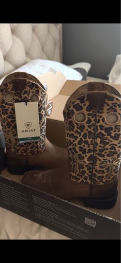 Ariat Western Cowboy Boots Leopard Print size 6.5 w