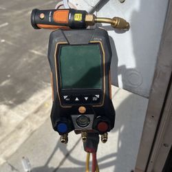 TESTO 550s Refrigerant Gauge Manifold