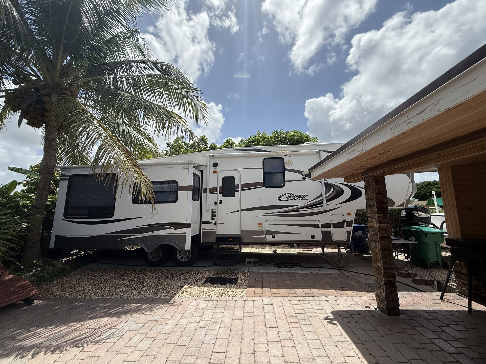 32 Foot Cougar 5th Wheel