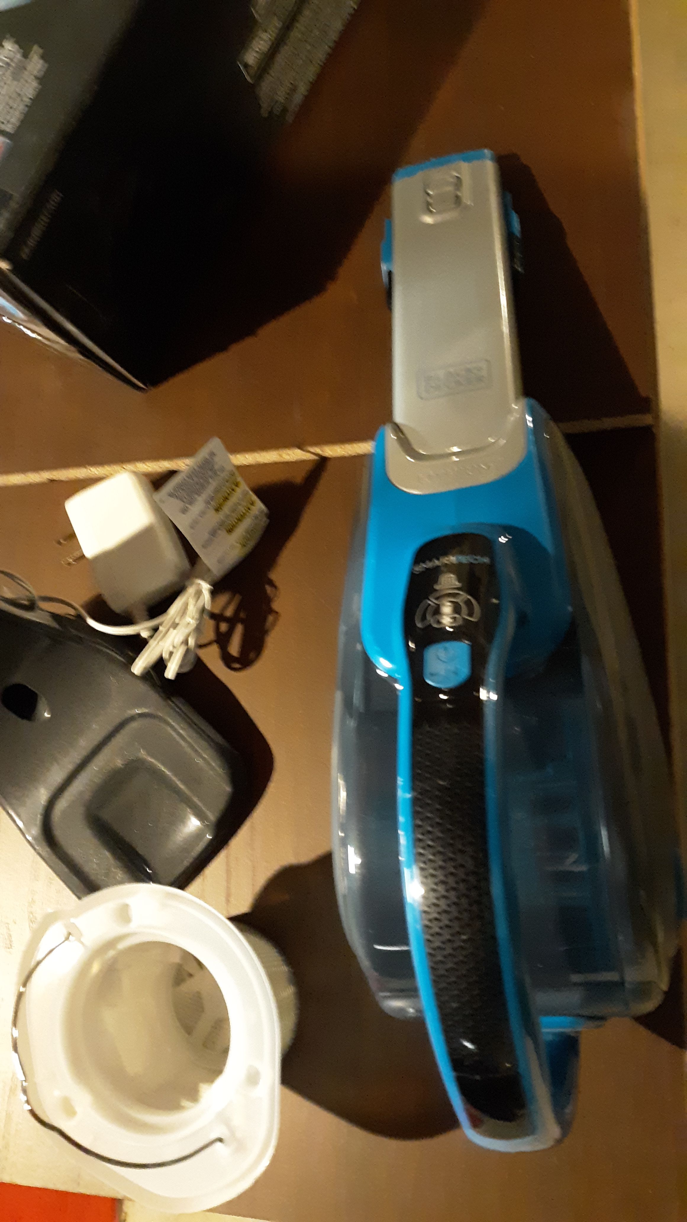 Dustbuster Hand Vacuum (Deep Ocean Blue + Base Charger with SMARTECH™) LIGHTLY USED....... RETAILS NEW FOR 79.95 PLUS TAX...