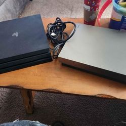 Xbox One X And Playstation 4 Pro