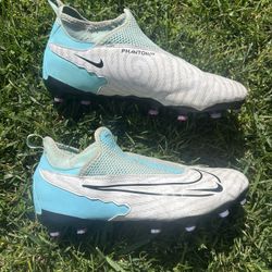Nike Phantom Soccer Cleats