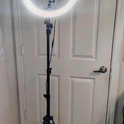 18" Like New Ring Light