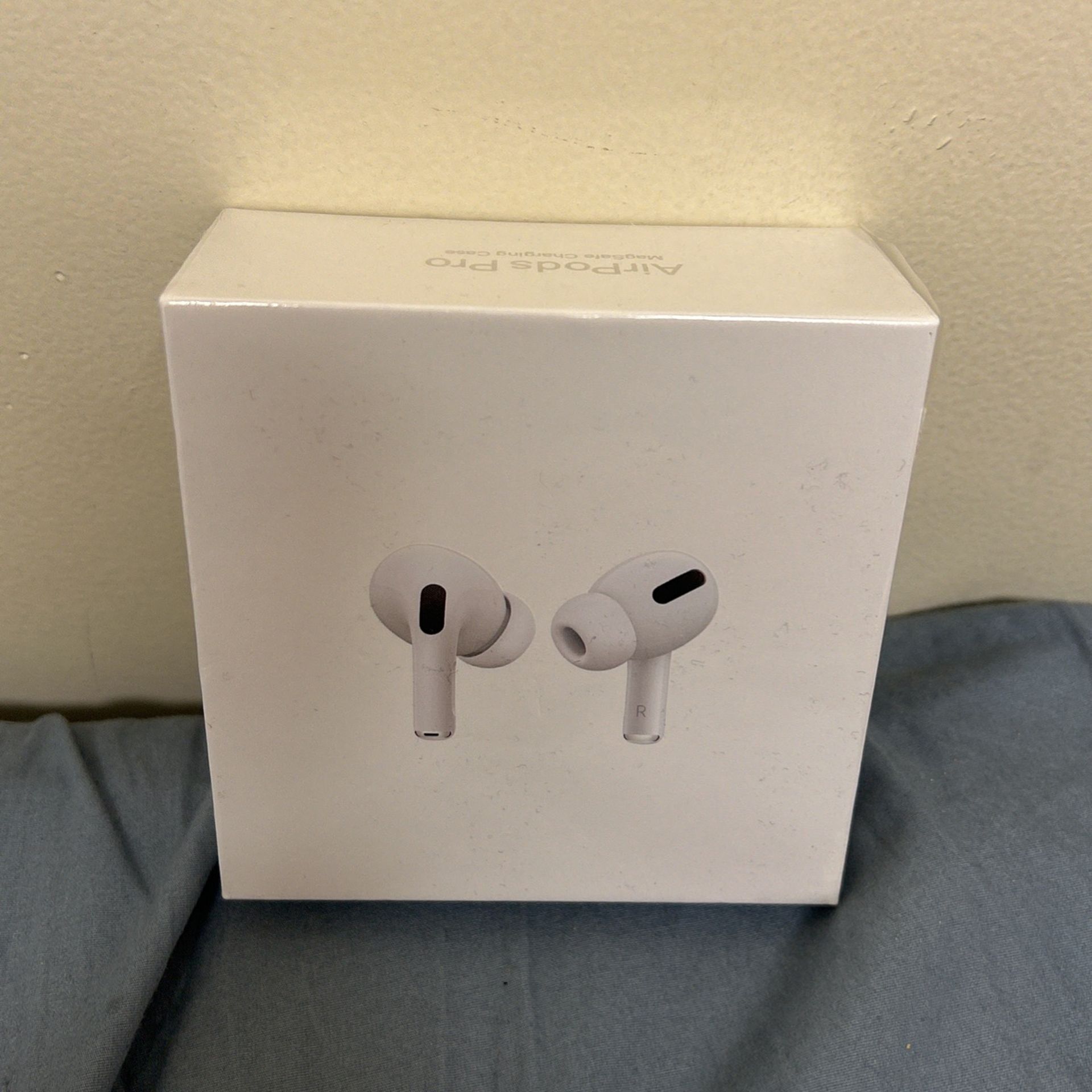 Apple AirPods Pro With MagSafe Charging Case