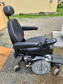 Quantum elite power chair