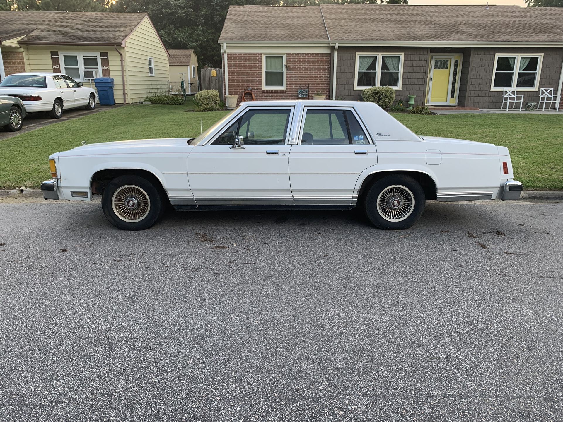 1985 Ford Ltd Crown Victoria
