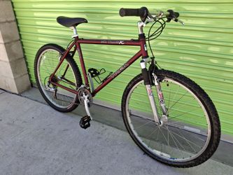 TREK MOUNTAIN BIKE 21 SPEEDS TIRE 26 SIZE M