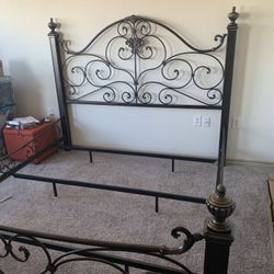 King Hillsdale Metal Bed Frame