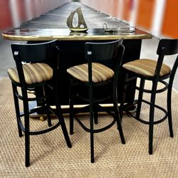 Refinished Wooden Vintage Bar  Set In Like New Condition