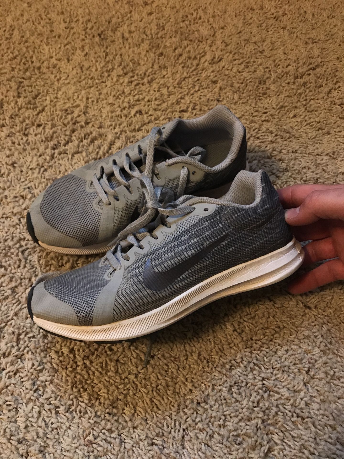 Kids 4y grey Nike’s