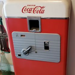 1950s Coca Cola Machine/10 Cent