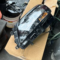 Left Side Headlight For 2025 Pathfinder , Minor Chips In Corner  Lower  