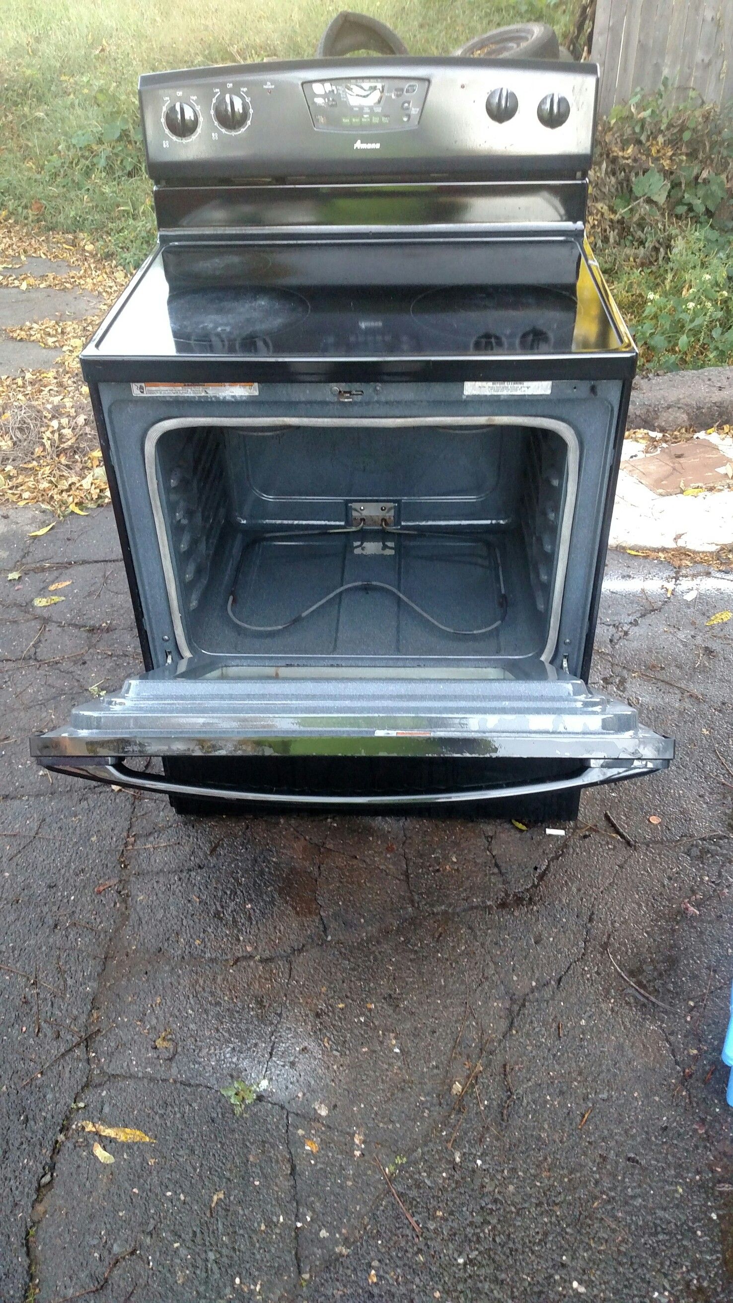 Whirlpool glass top stove black for Sale in Hartford, CT OfferUp