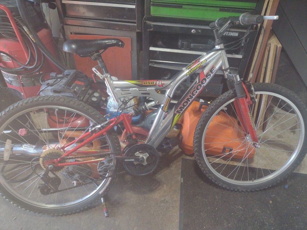 Mongoose DXRAL Element Racing Model