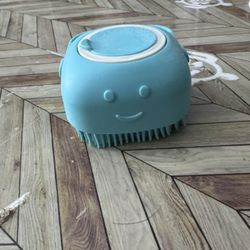 BABYYER Pet Grooming Bath Massage Brush with Soap Dispenser