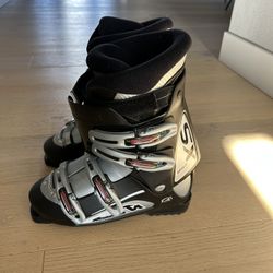 New Nordica BSX Ski Boots - 28.5