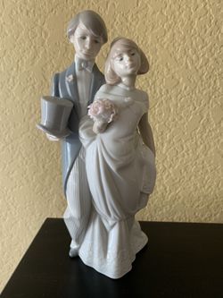 Brand new Lladro ceramic wedding statue