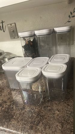 Eight Oxxo Tight Sealed Containers