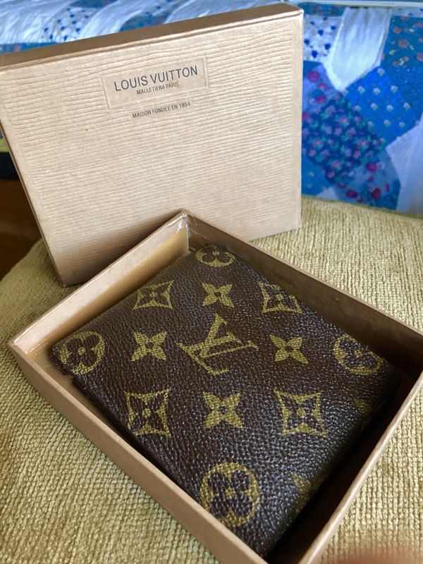 Authentic LOUIS VUITTON BiFold Men's Wallet with Serial TM1990!! Inside for  Sale in Commerce Charter Township, MI - OfferUp