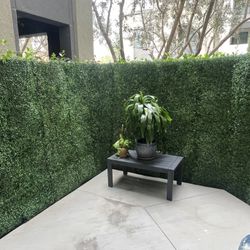 Turf Wall 6.5 Feet Tall