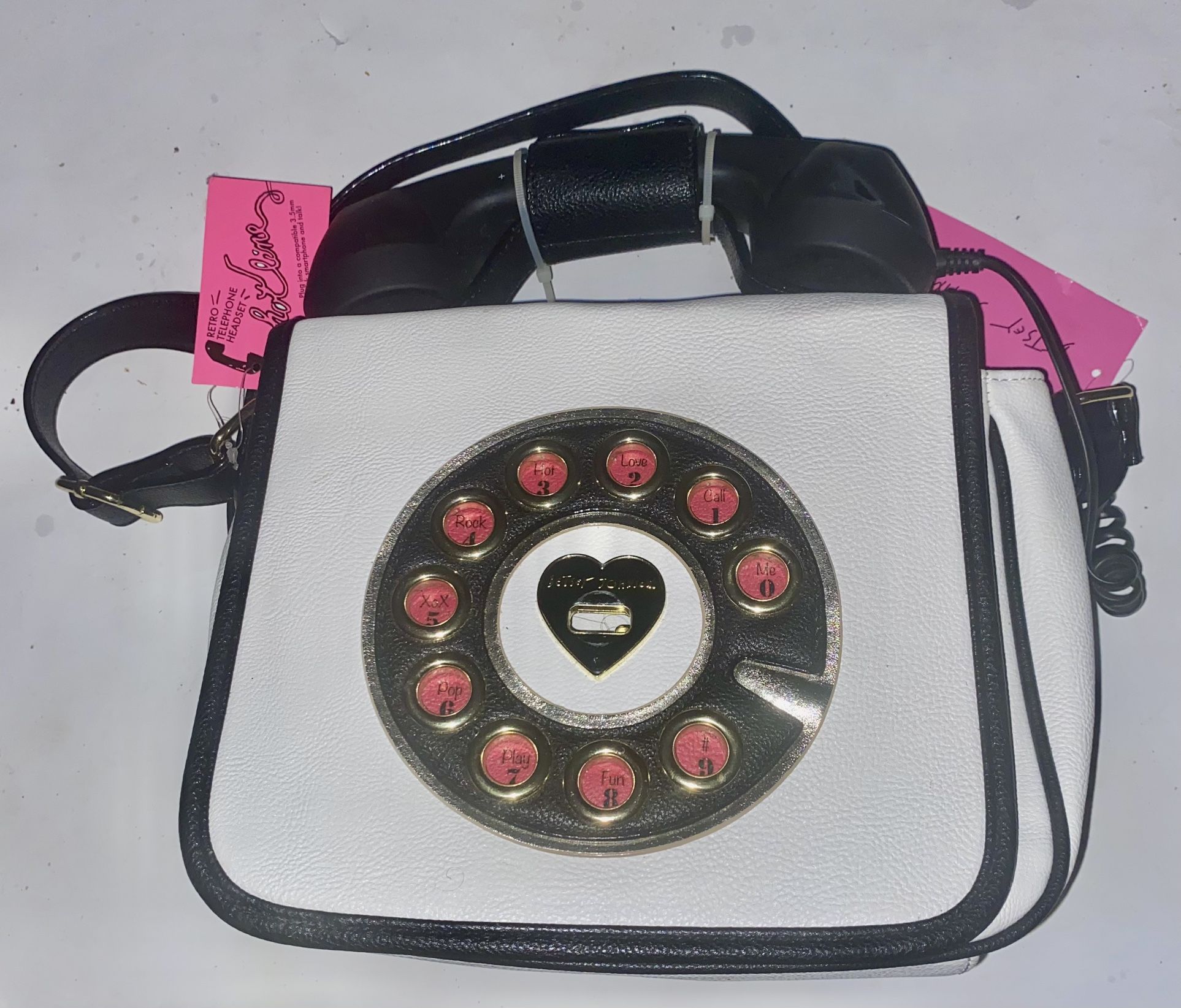 Betsey Johnson White &Black Crossbody/ Purse That Connects To Cellphone And You Can Talk Through It
