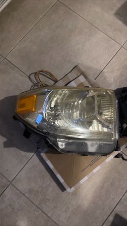 2014 Toyota Thundra original headlights