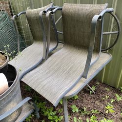 FS: Outdoor Patio Table And Chairs (3)