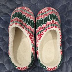 Gently use christmas slippers.