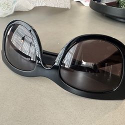 Wonderland Black Rimmed Sunglasses