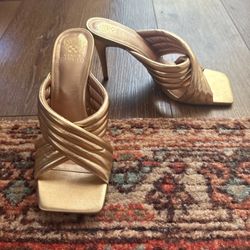 Vince Camuto Heels Size 11
