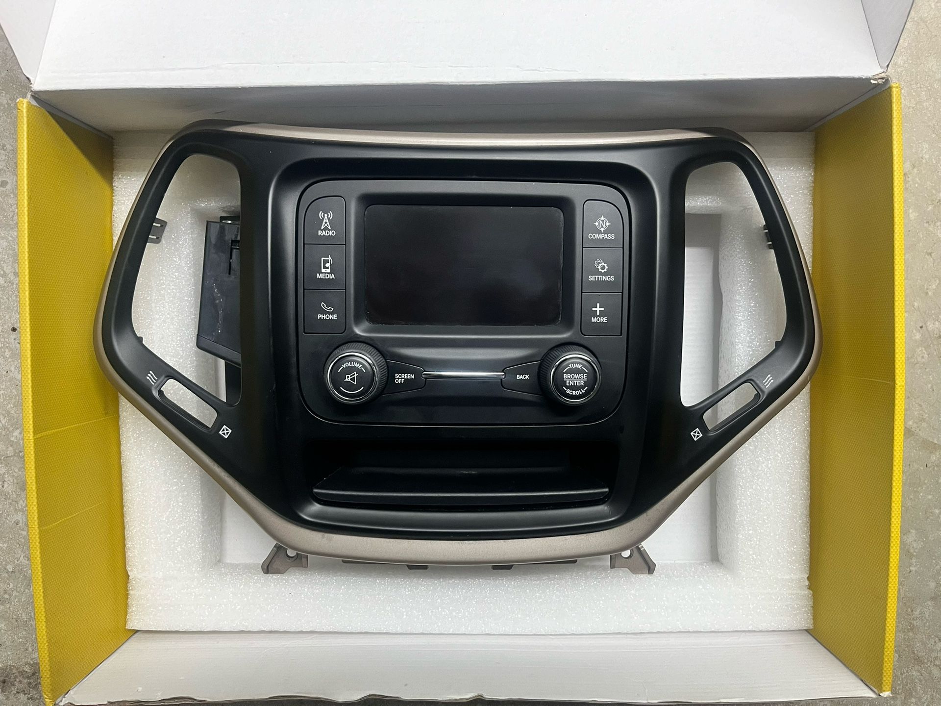 2017 Jeep Cherokee Radio 