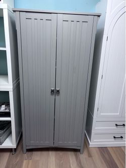 Pantry cabinet