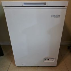 Premium Levella 5.0 cu. ft Chest Freezer