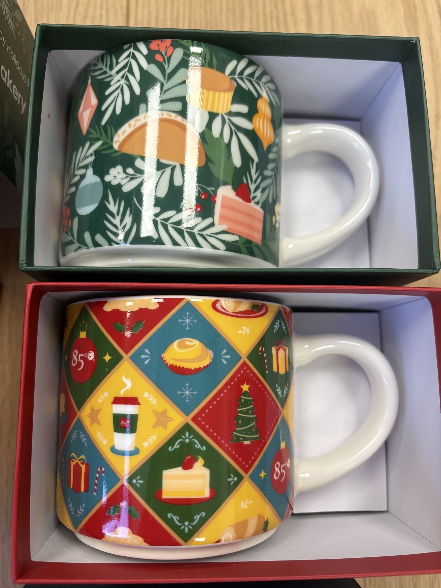 New in Box 4 pc 85 degree Bakery Cafe Holiday Mug Collectible set